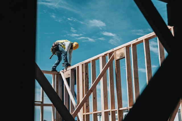 Thumbnail for 5 steps to connect and engage frontline employees (and other deskless workers)