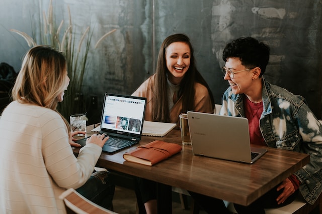 Thumbnail for 6 Reasons to Include Enterprise Social Networking in Your Internal Comms Strategy