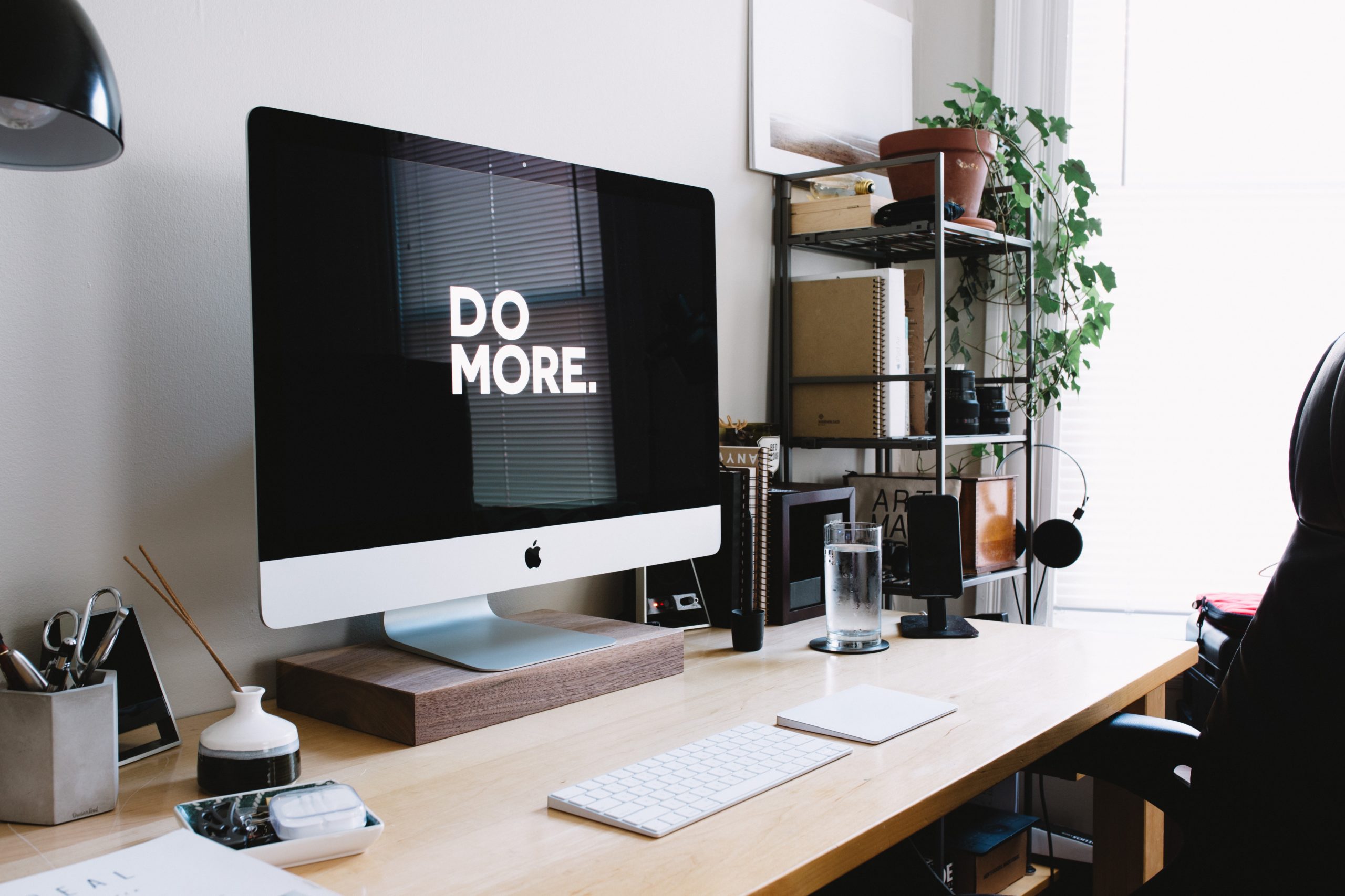 Featured image for 5 ways to reconnect with disengaged employees through the digital workspace