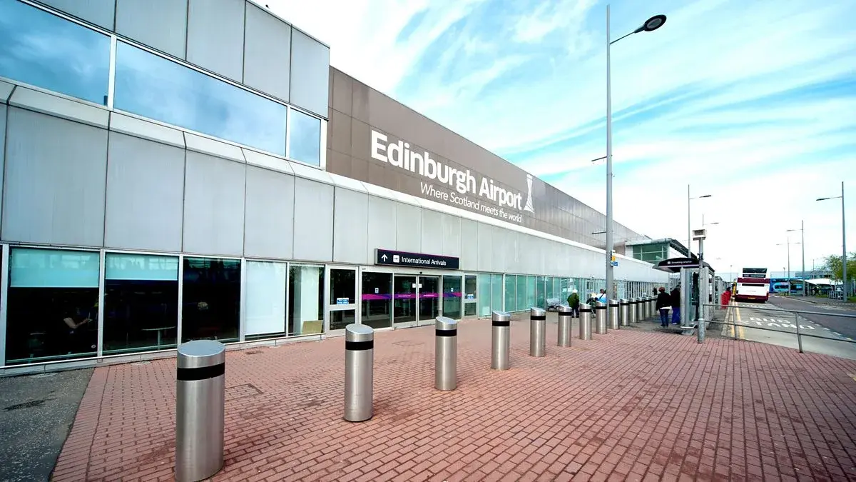Edinburgh airport exterior entrance